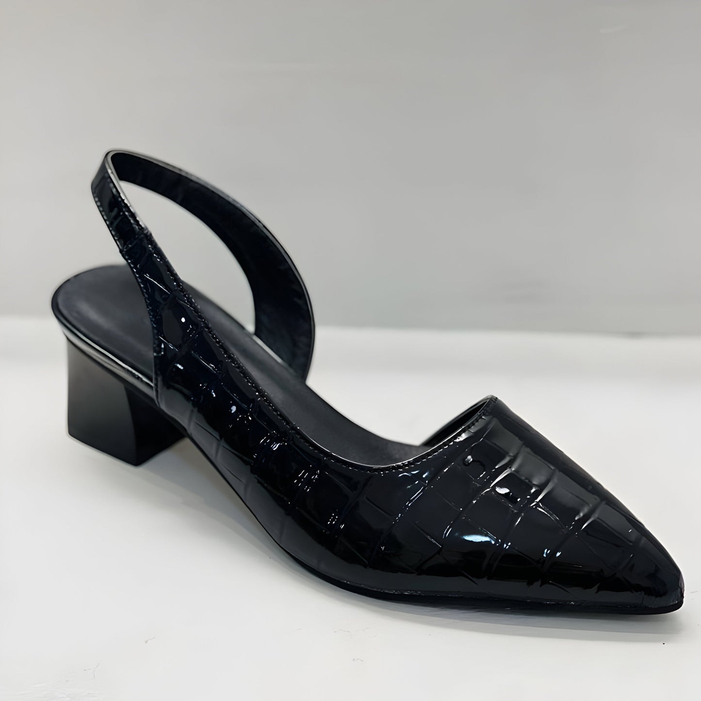 TACONES DE PUNTA ANCHA